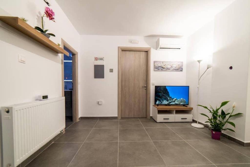 Brand New Aprt With Backyard In Lycabettus Hill ! Apartment Athens Exterior photo